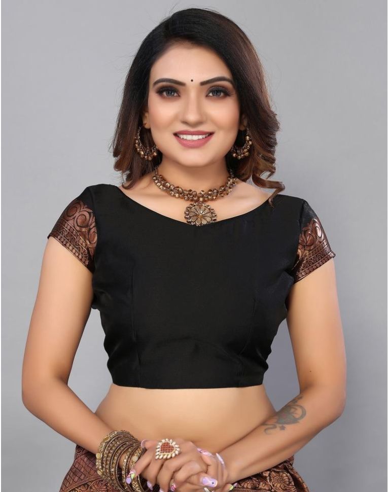 Having Jacquard Silk Fabric With Unstitched Blouse Piece