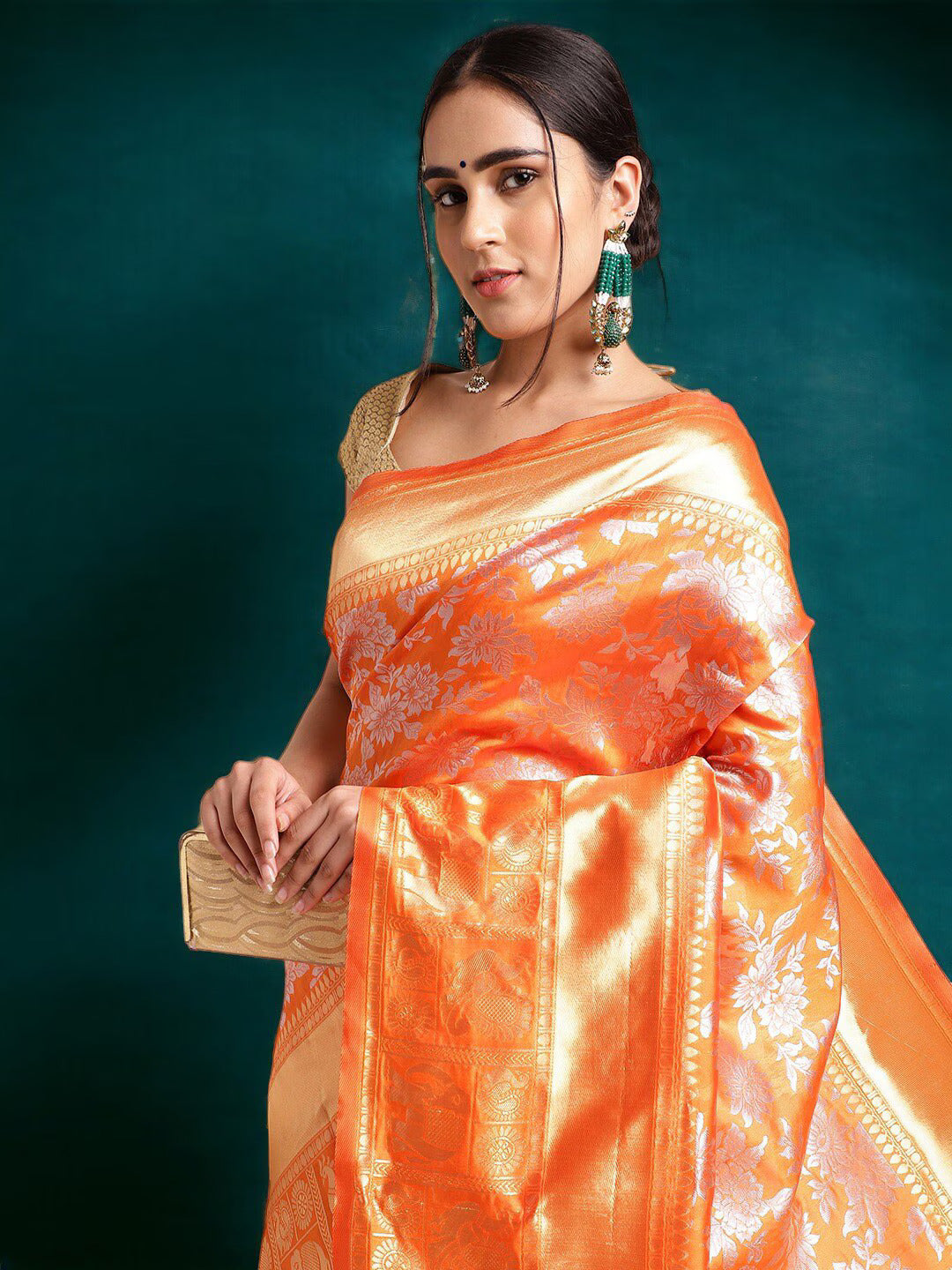 Women Floral Woven Kanjeevaram Silk Saree