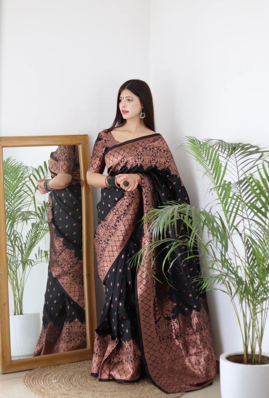 Embellished Banarasi Jacquard Saree (Black)