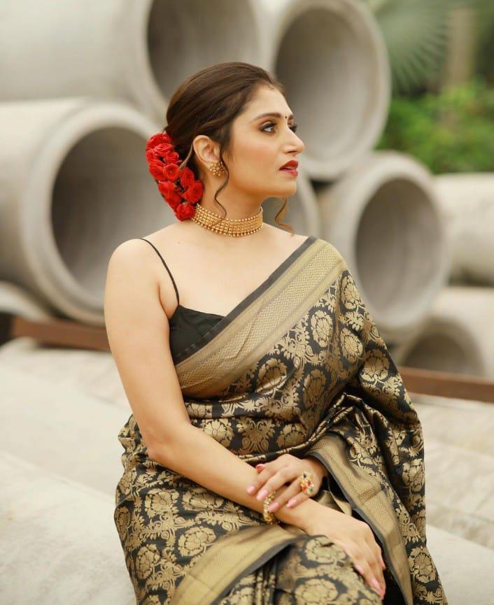 Banarasi Silk Saree with Intricate Zari Work, Unstitched Blouse Piece, Festive & Wedding Wear (Black)