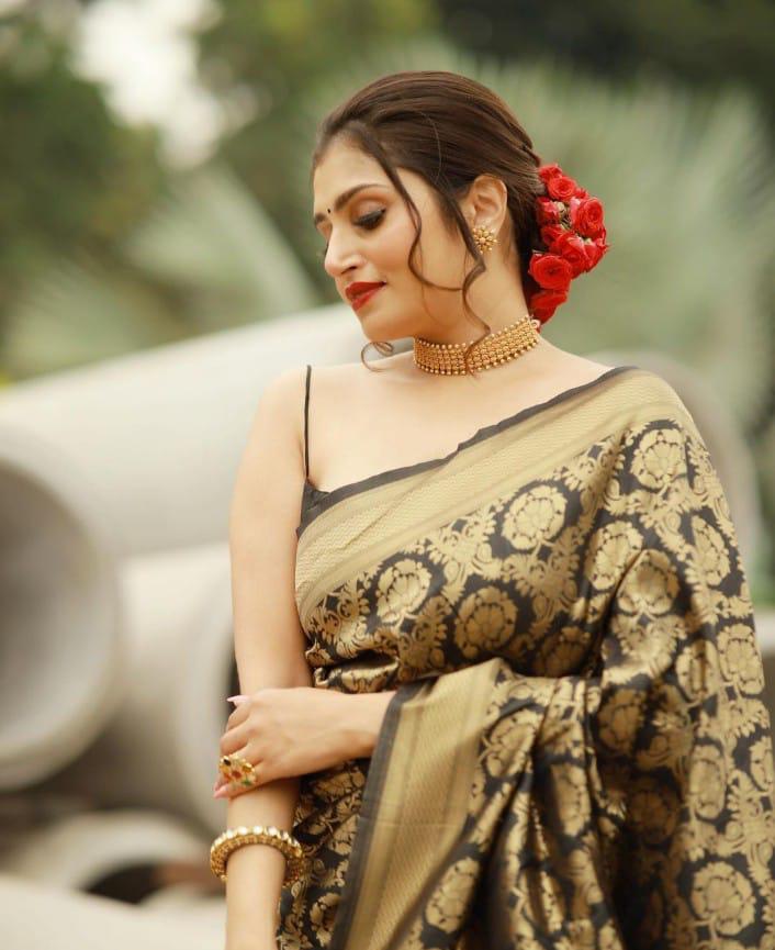 Banarasi Silk Saree with Intricate Zari Work, Unstitched Blouse Piece, Festive & Wedding Wear (Black)