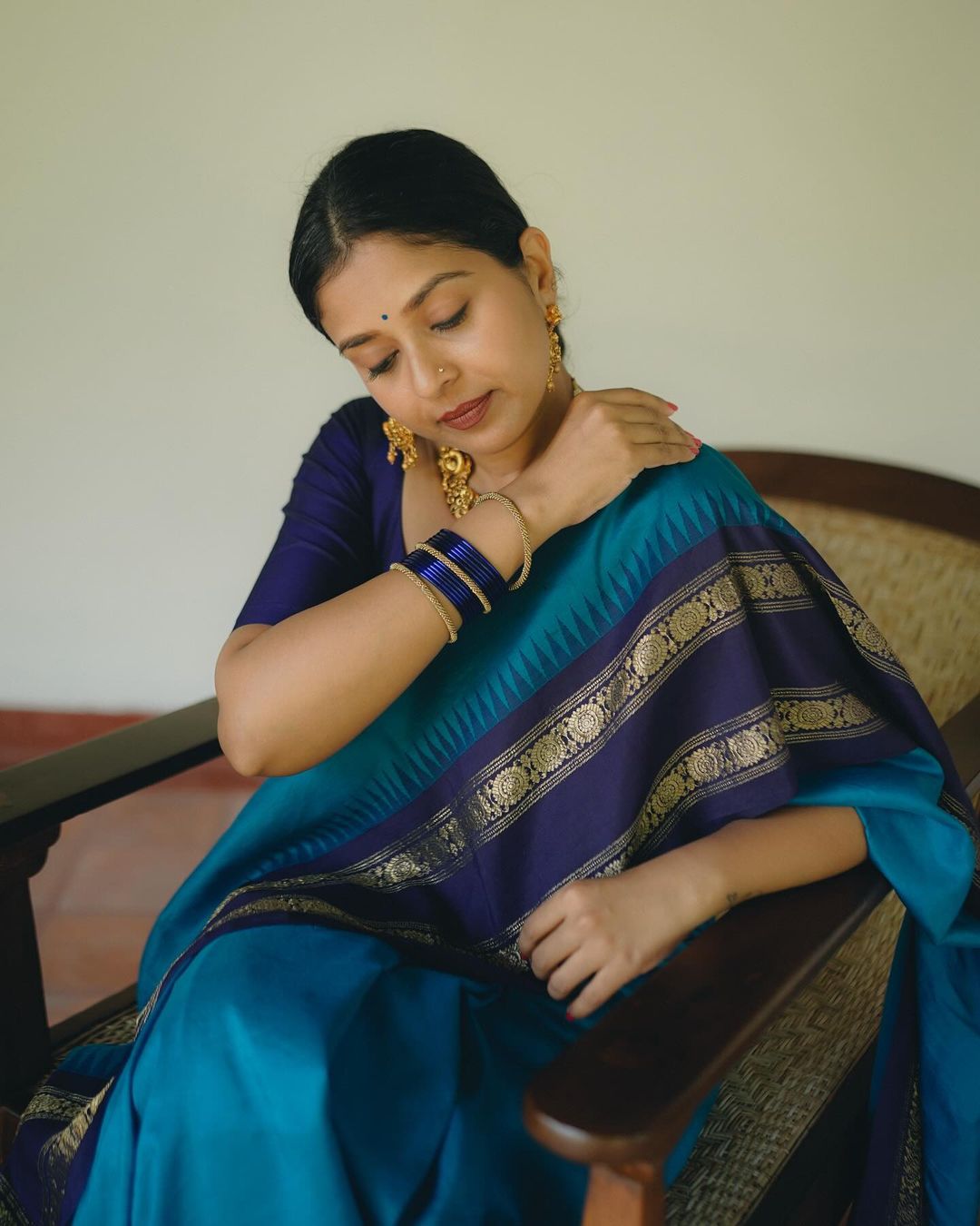 Embroidered Banarasi Art Silk Saree  (Blue)