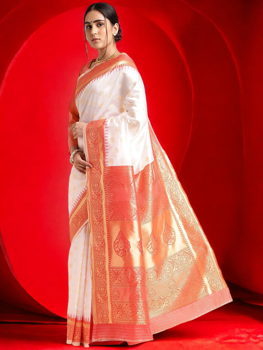 Floral Woven Design Zari Kanjeevaram Saree