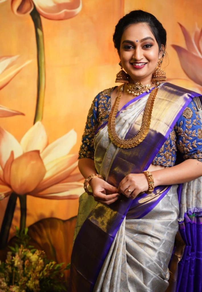 Self Design Bollywood Jacquard Saree  (Grey)