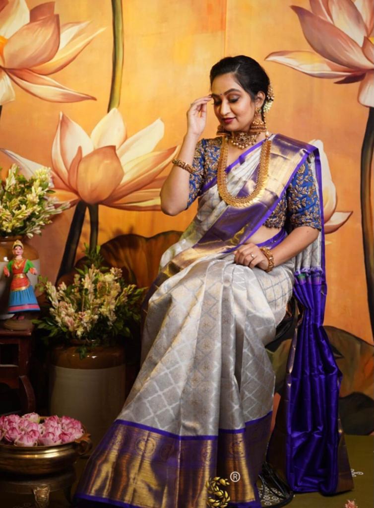Self Design Bollywood Jacquard Saree  (Grey)