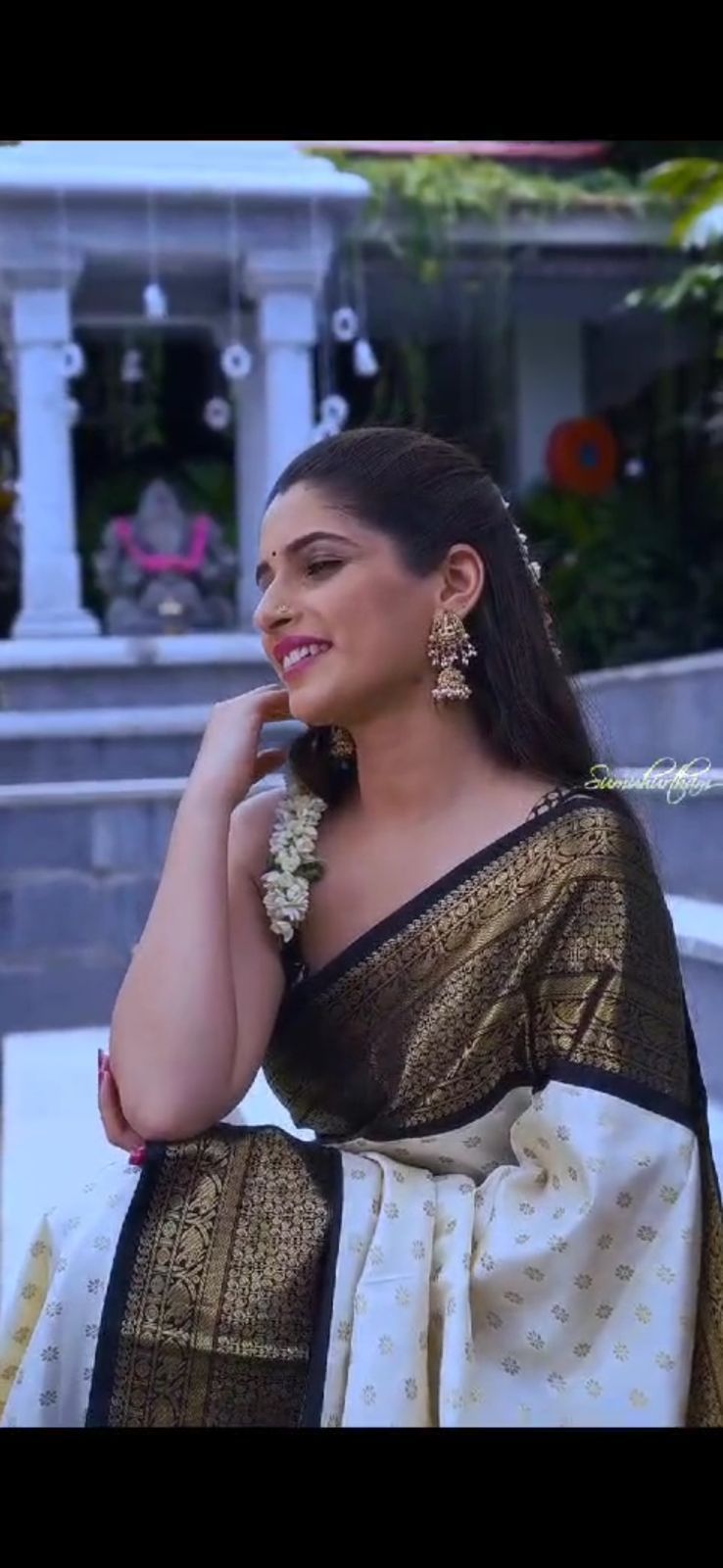 Self Design Bollywood Silk Blend Saree