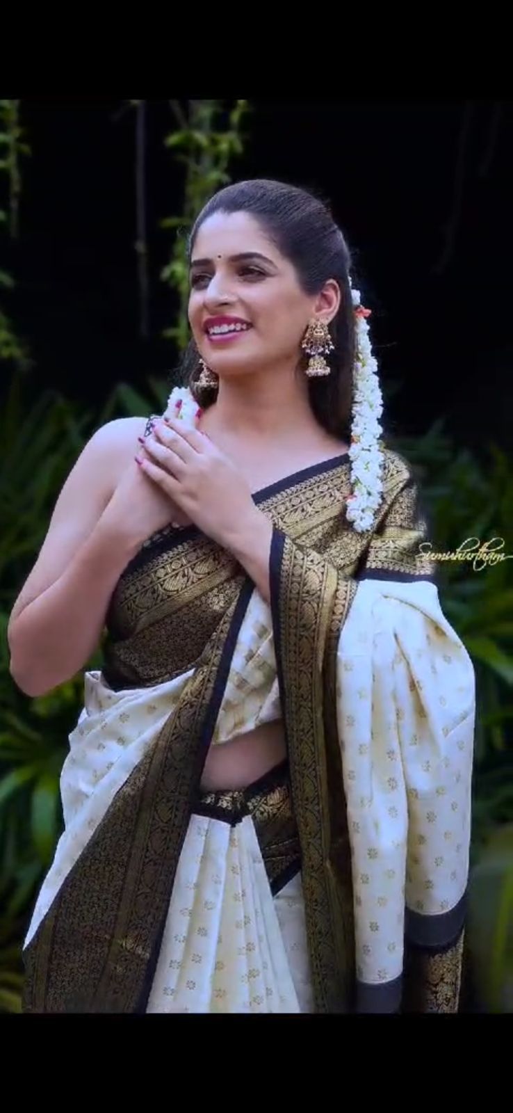 Self Design Bollywood Silk Blend Saree