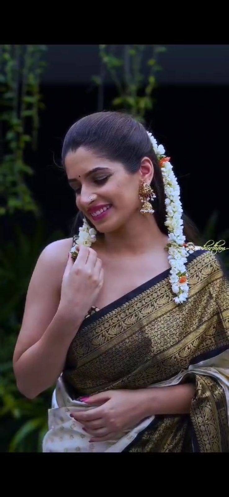 Self Design Bollywood Silk Blend Saree
