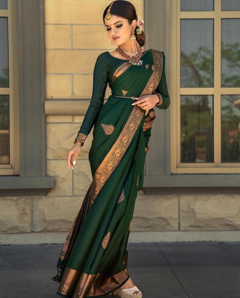 The Vuvea Woven Kanjivaram Silk Blend Jacquard Saree in Green