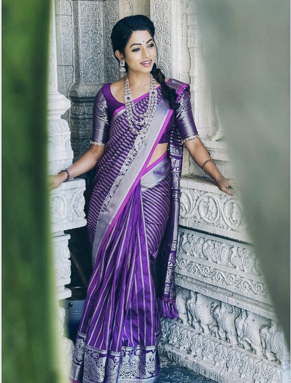 Women Paisley Woven Saree with Contrast Border