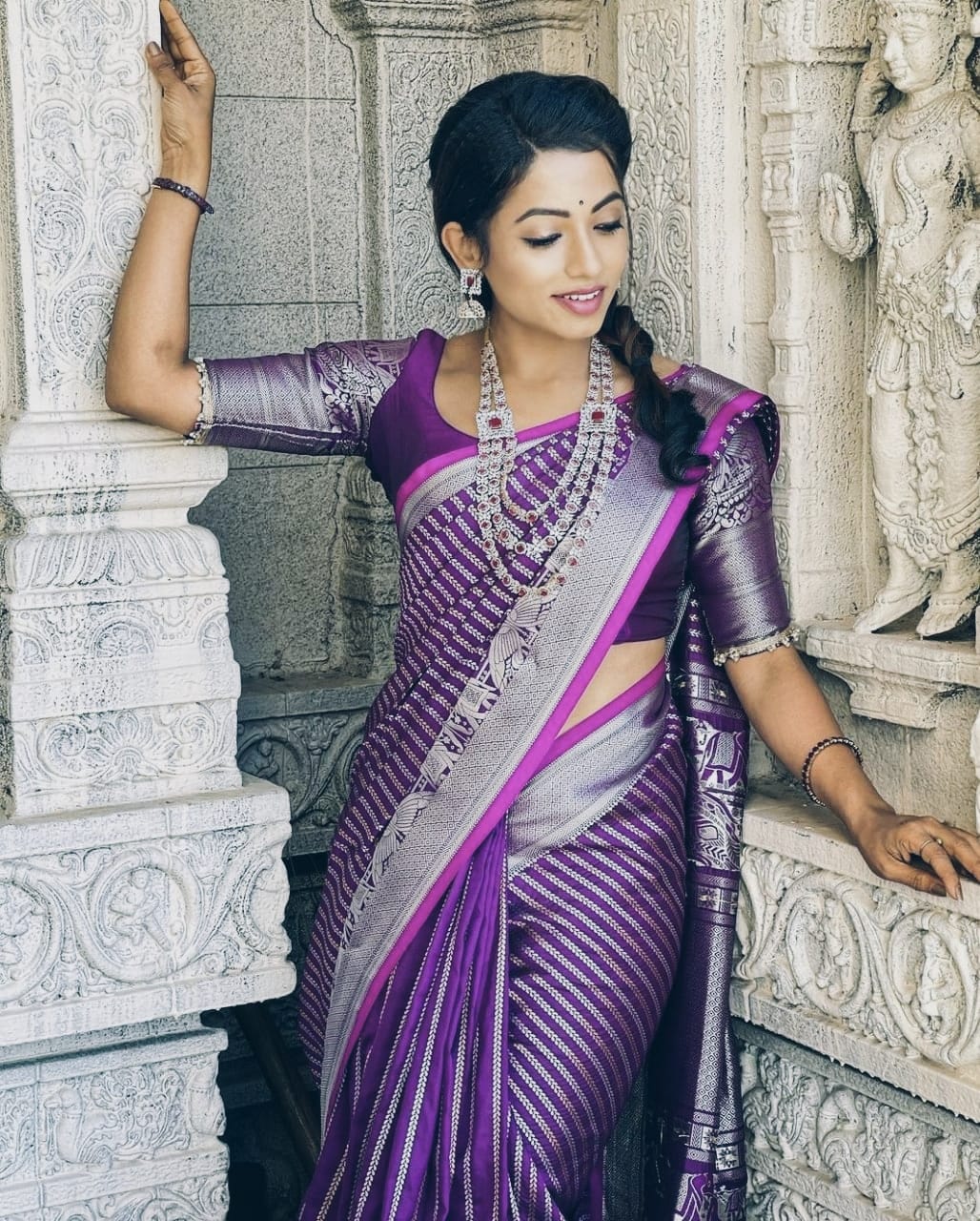 Women Paisley Woven Saree with Contrast Border