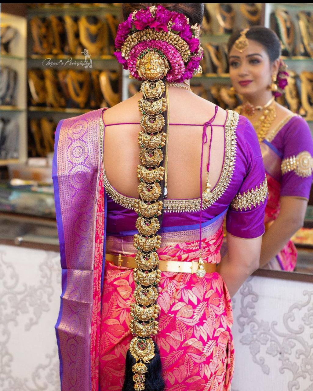 Women Leaf Print Saree with Contrast Border