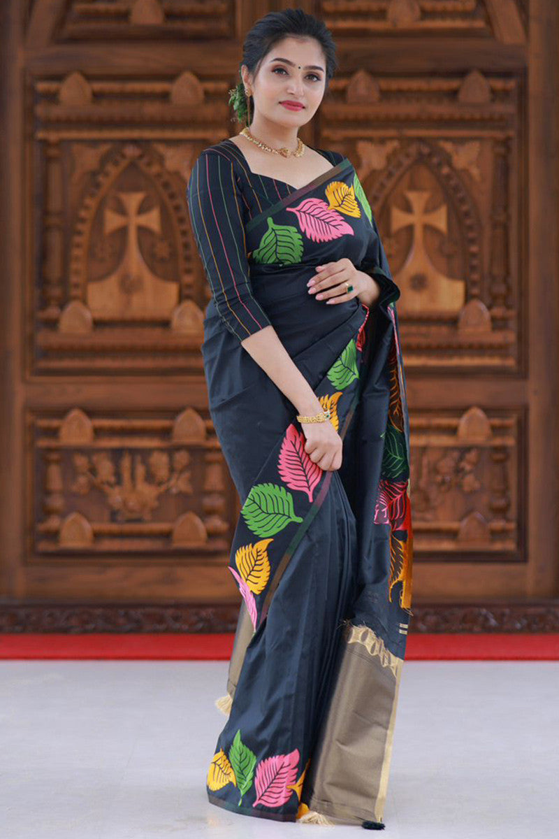 Women's Soft Silk Saree With Unstitched Blouse Piece