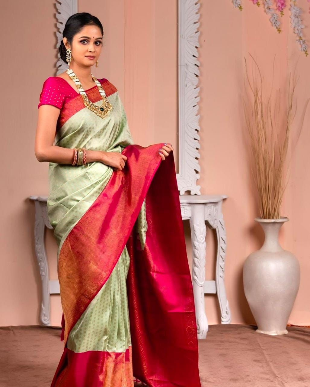 Woven Banarasi Pure Silk Saree  (Light Green)