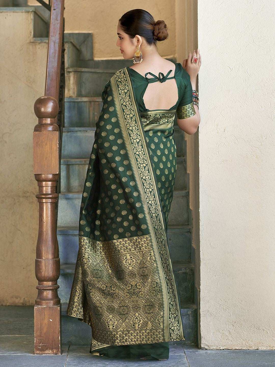 Woven Design Zari Pure Silk Banarasi Saree