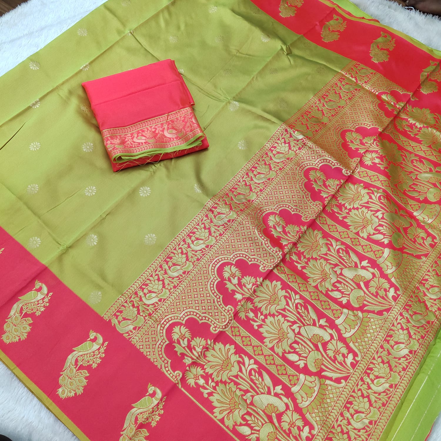 Woven Kanjivaram Pure Silk Saree  (Light Green)