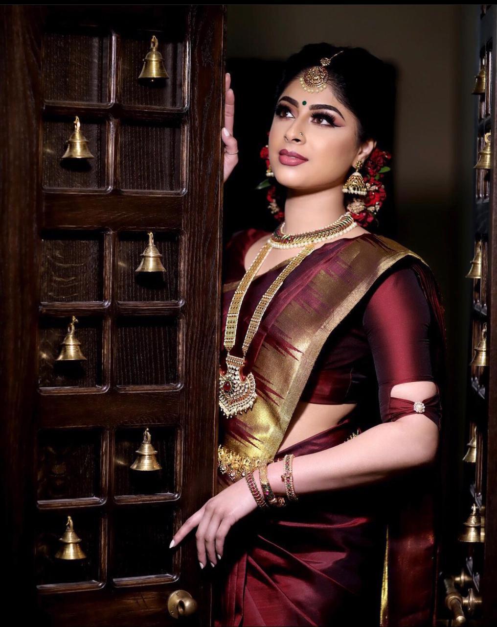 Woven Kanjivaram Pure Silk Saree (Maroon)