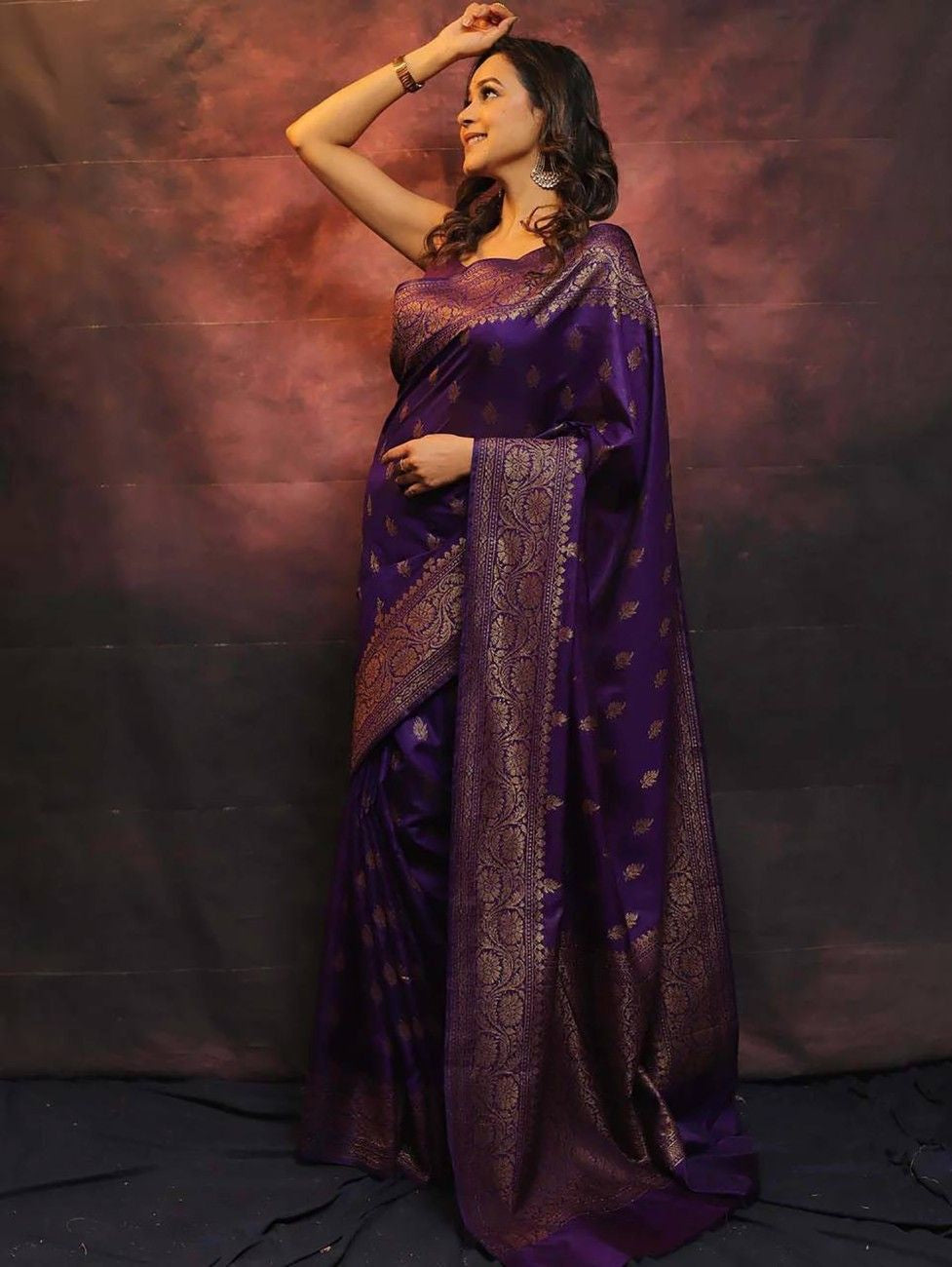 Woven Kanjivaram Silk Saree Art Silk Saree