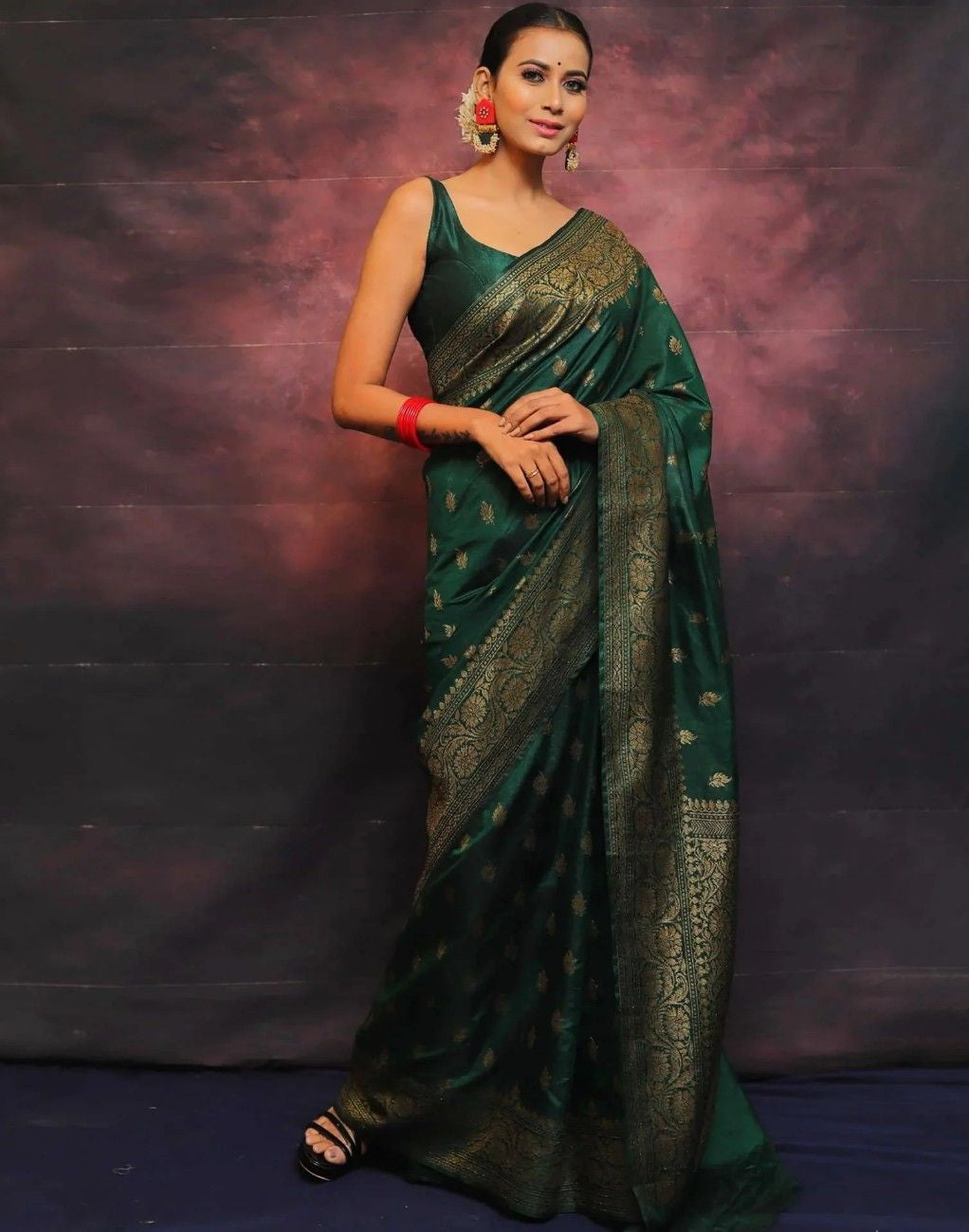 Woven Kanjivaram Silk Saree Art Silk Saree