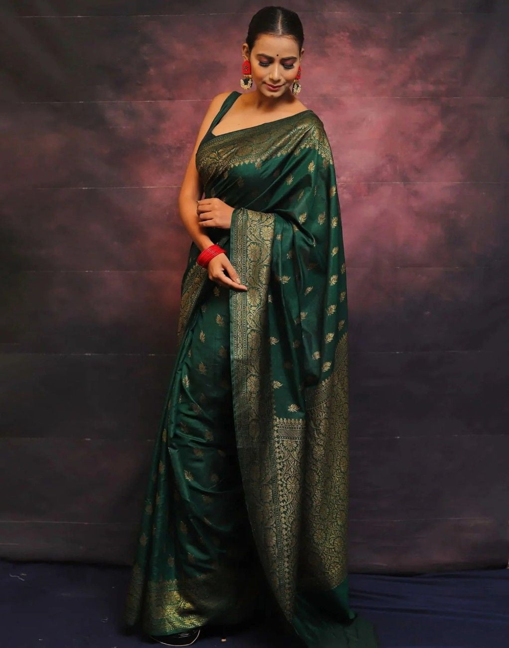 Woven Kanjivaram Silk Saree Art Silk Saree