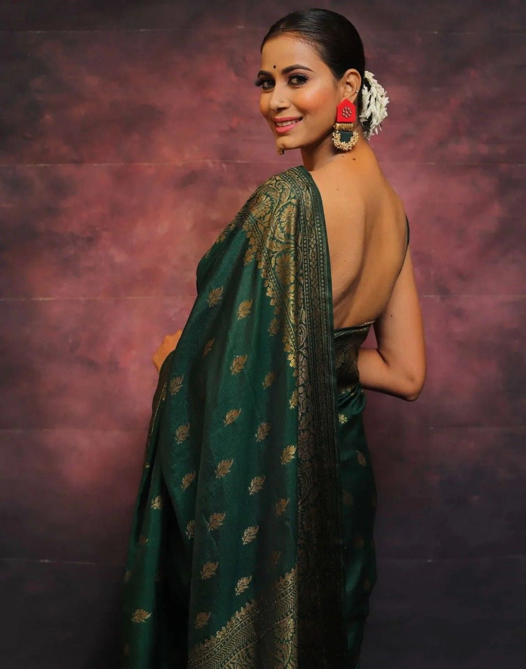 Woven Kanjivaram Silk Saree Art Silk Saree