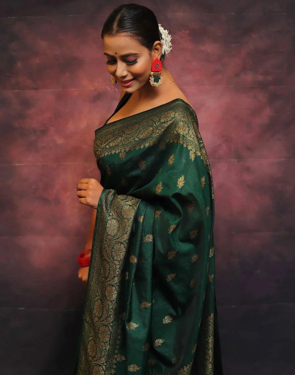 Woven Kanjivaram Silk Saree Art Silk Saree