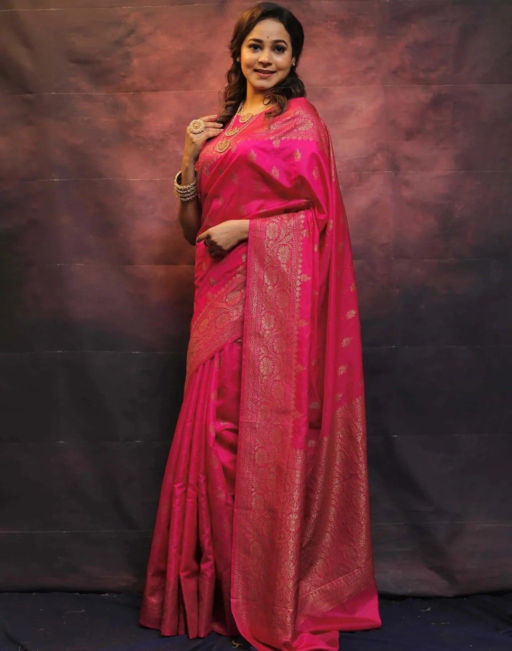 Woven Kanjivaram Silk Saree Art Silk Saree