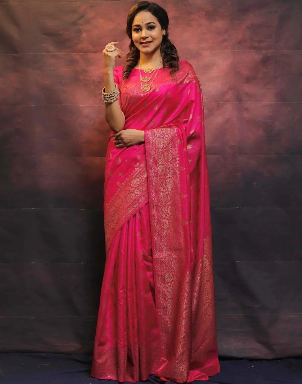 Woven Kanjivaram Silk Saree Art Silk Saree
