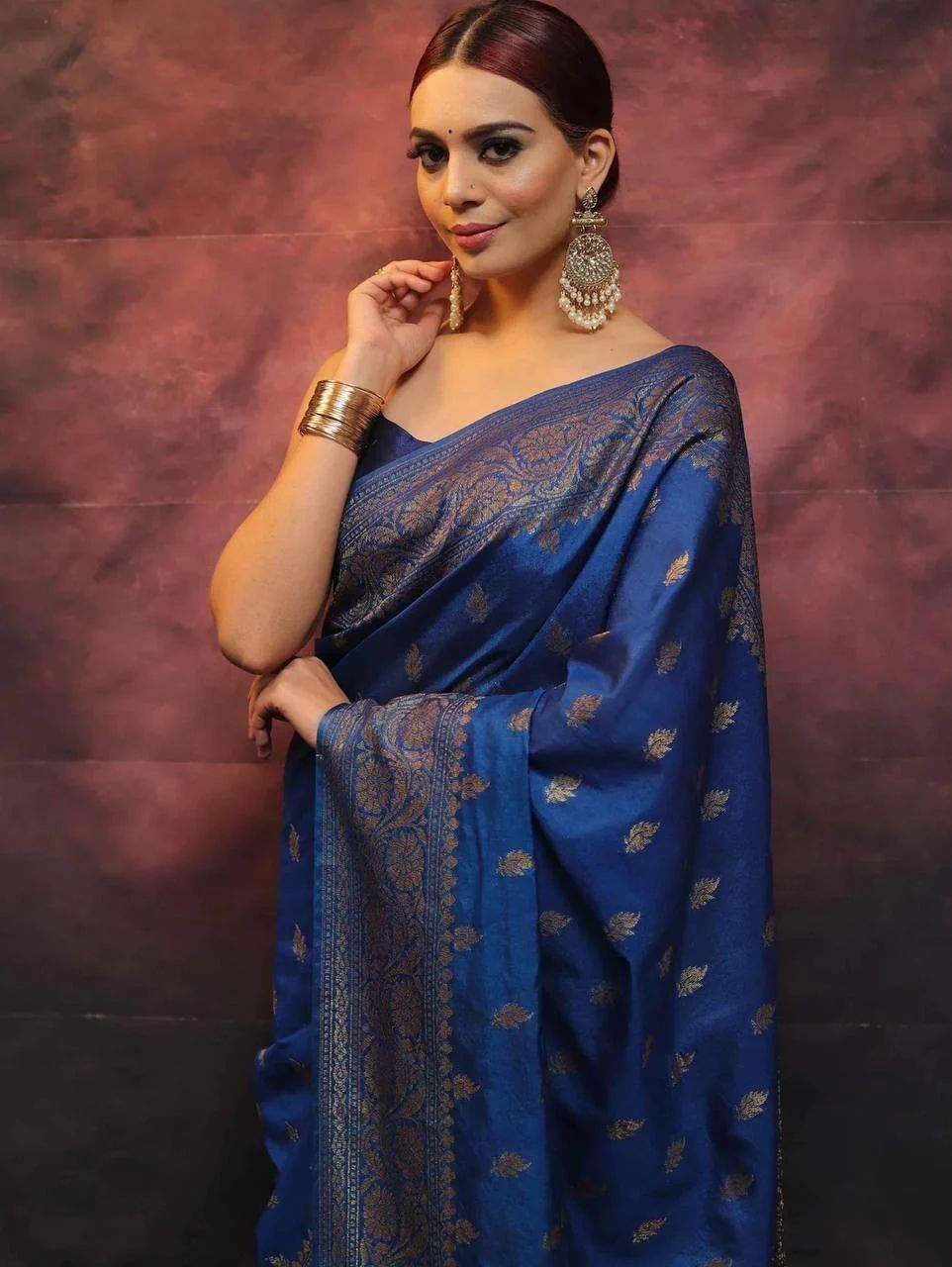 Woven Kanjivaram Silk Saree Art Silk Saree