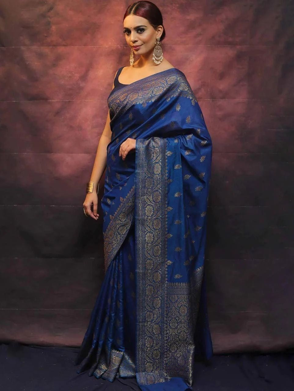 Woven Kanjivaram Silk Saree Art Silk Saree