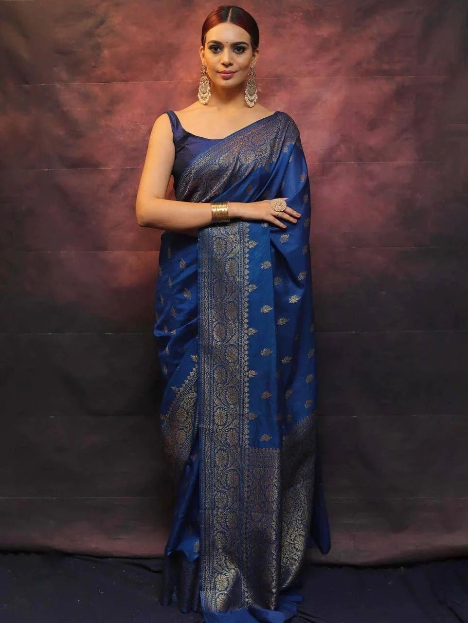 Woven Kanjivaram Silk Saree Art Silk Saree