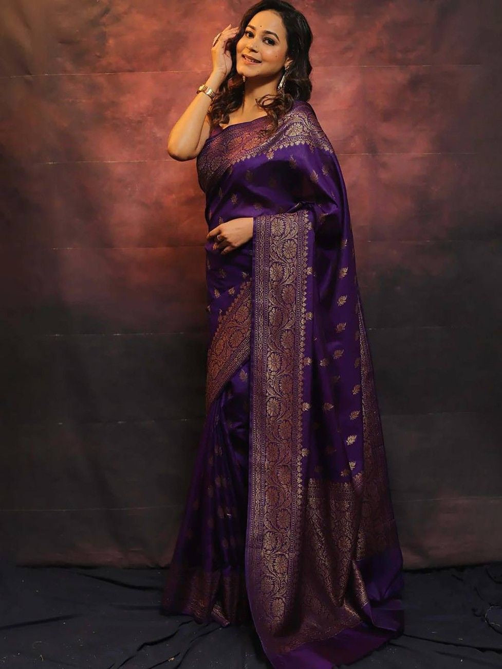 Woven Kanjivaram Silk Saree Art Silk Saree