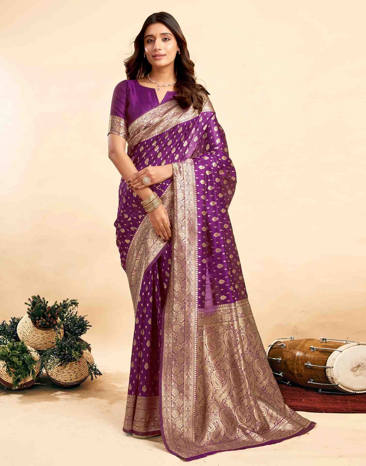 Woven Design Zari Silk Blend Banarasi Saree