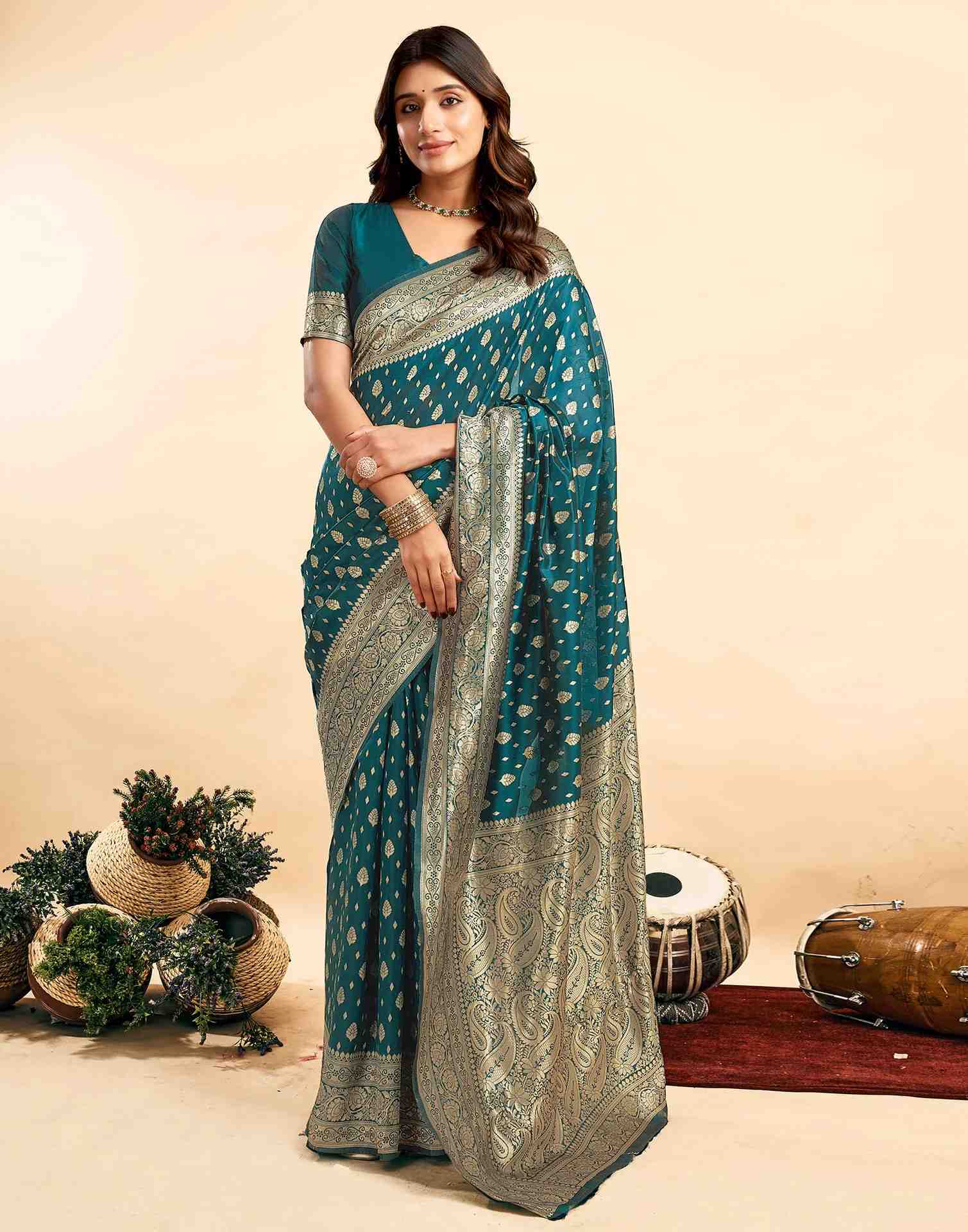 Woven Design Zari Silk Blend Banarasi Saree