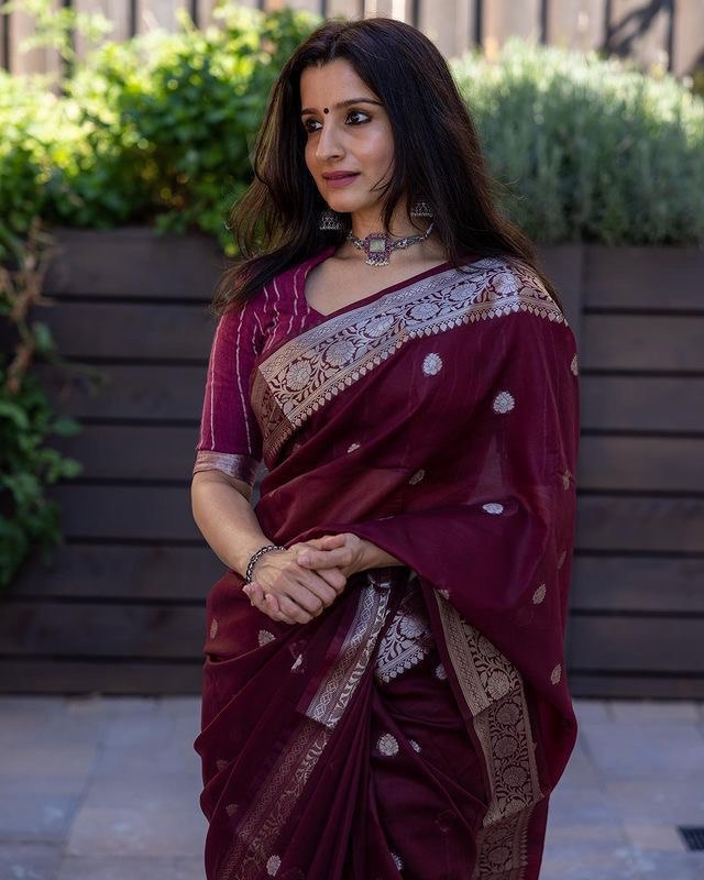 Woven Kanjivaram Art Silk Saree