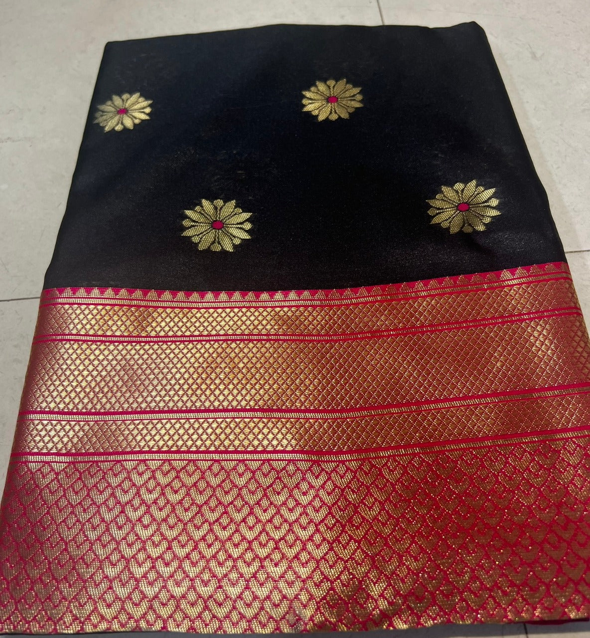 Woven Kanjivaram Pure Silk Saree  (Black)