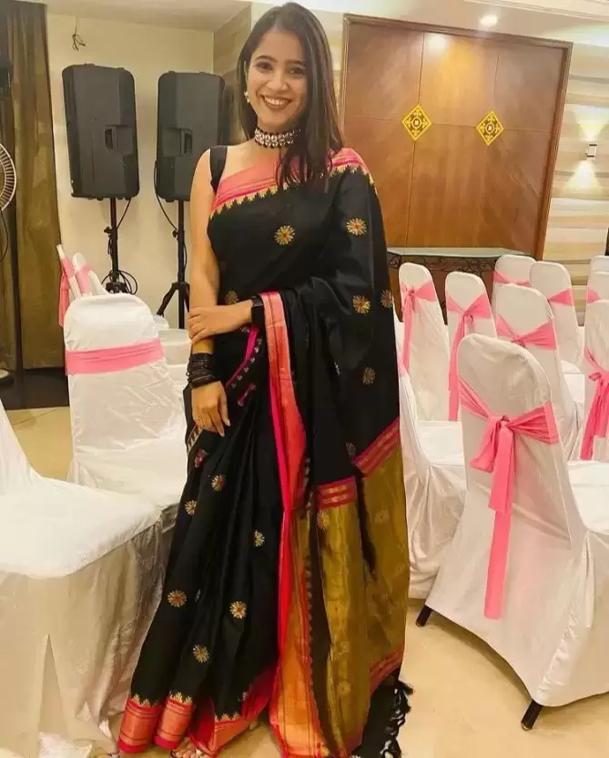 Woven Kanjivaram Pure Silk Saree  (Black)